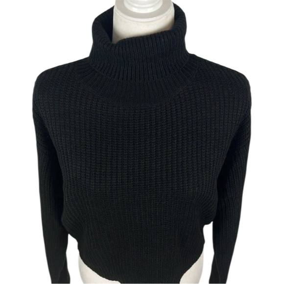 Nasty Gal Black Turn On Turtleneck Cropped Sweater Size L NWT - Picture 2 of 9